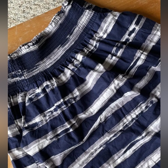 ⚡️ 2/$20 Dynamite Women’s high-waisted navy skirt - Picture 3 of 3